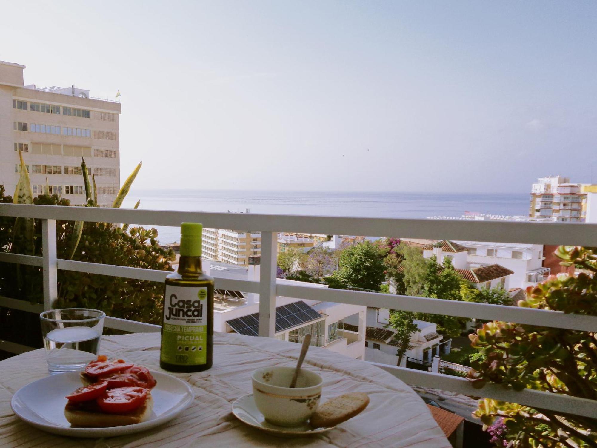 Light-Filled Apartment With Sea Views Торемолинос Екстериор снимка